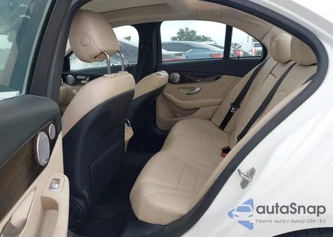 2016 Mercedes-Benz C 300 4Matic из США, поврежденный, VIN 55SWF4KB5GU138464